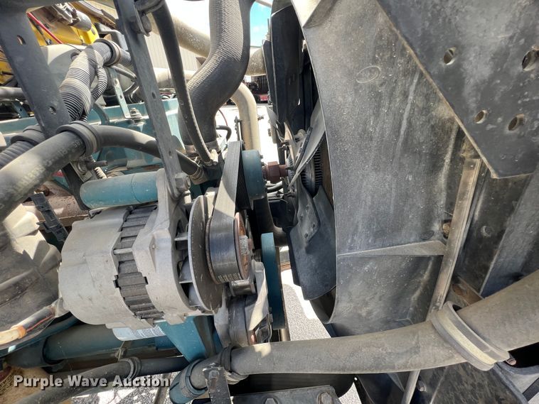 image for item HL9095 1995 International 4900  digger derrick truck