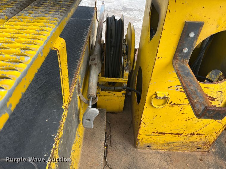 image for item HL9095 1995 International 4900  digger derrick truck