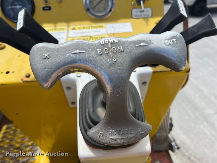 image for item HL9095 1995 International 4900  digger derrick truck