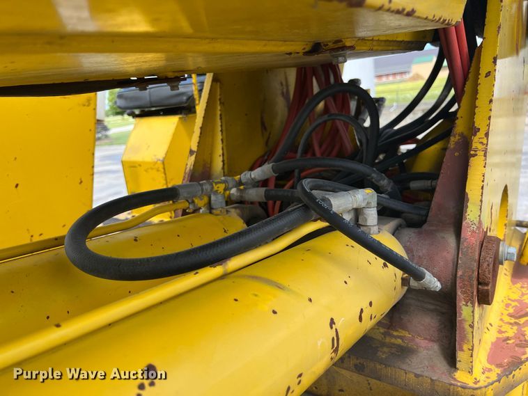 image for item HL9095 1995 International 4900  digger derrick truck