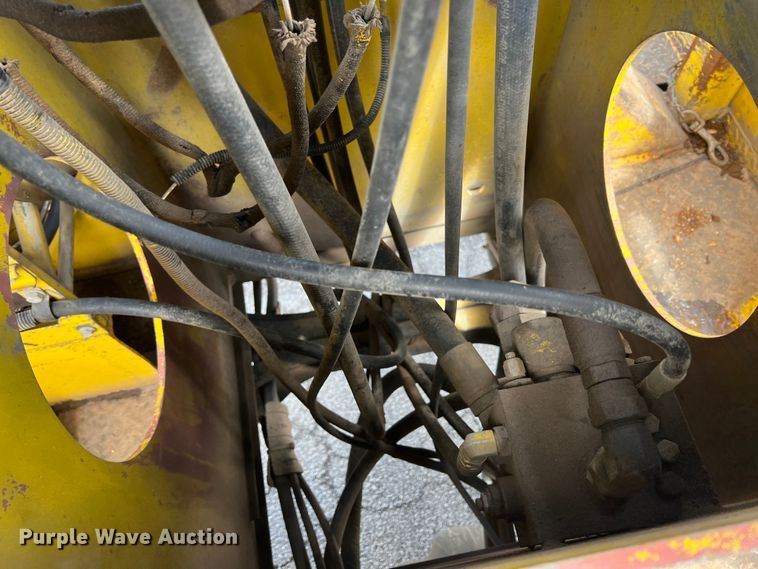 image for item HL9095 1995 International 4900  digger derrick truck