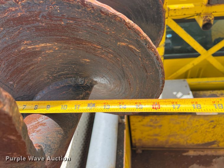 image for item HL9095 1995 International 4900  digger derrick truck