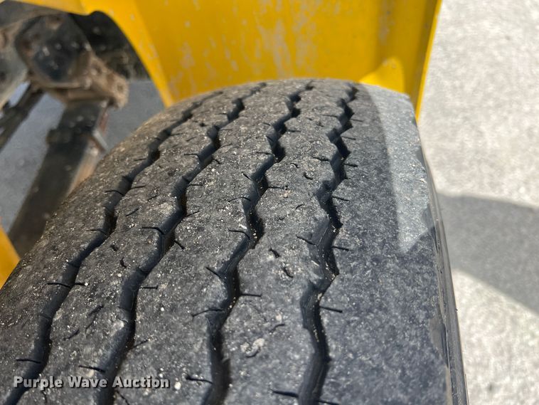 image for item HL9095 1995 International 4900  digger derrick truck