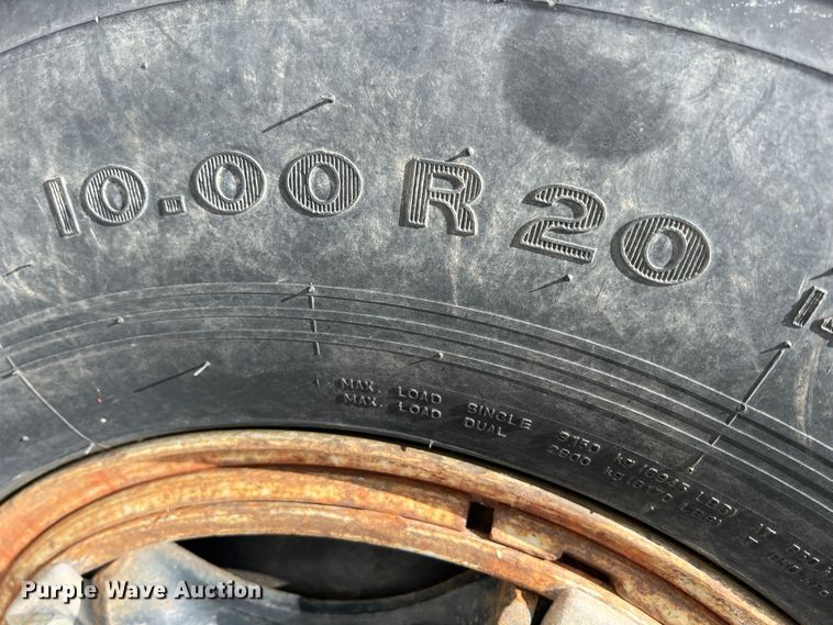 image for item HL9095 1995 International 4900  digger derrick truck