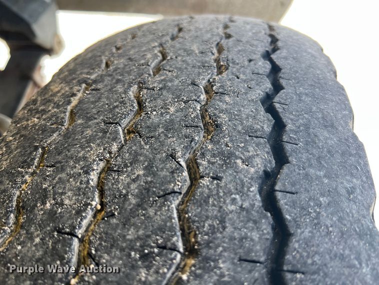 image for item HL9095 1995 International 4900  digger derrick truck