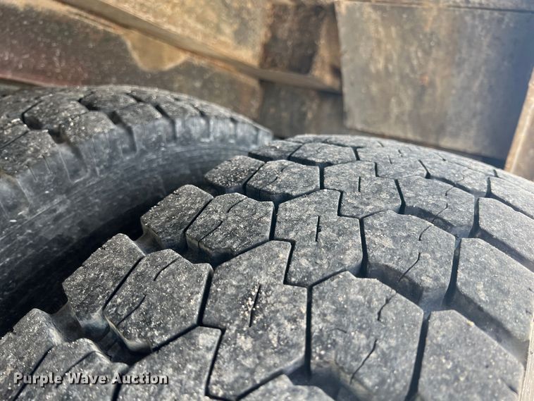 image for item HL9095 1995 International 4900  digger derrick truck