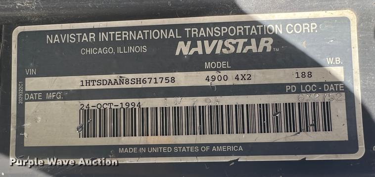 image for item HL9095 1995 International 4900  digger derrick truck