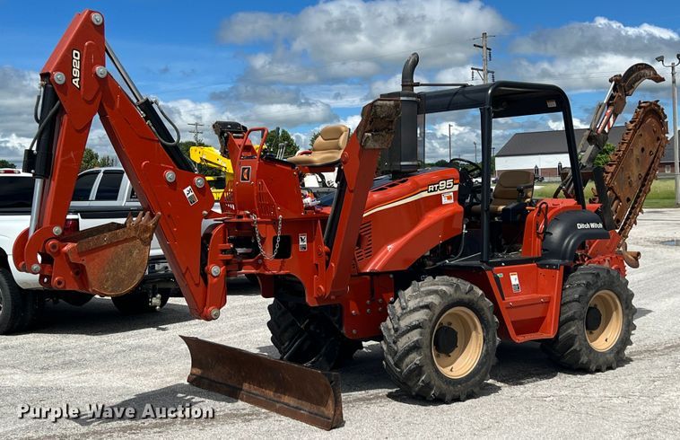 image for item HL9097 2007 Ditch Witch RT95  trencher