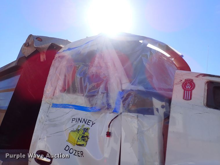 image for item IS9465 2020 Kenworth T880  dump truck