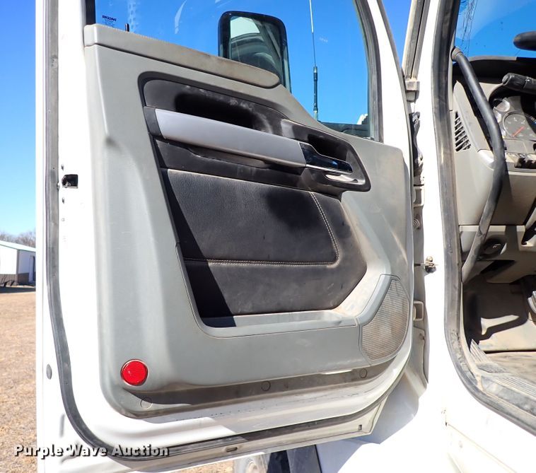 image for item IS9465 2020 Kenworth T880  dump truck