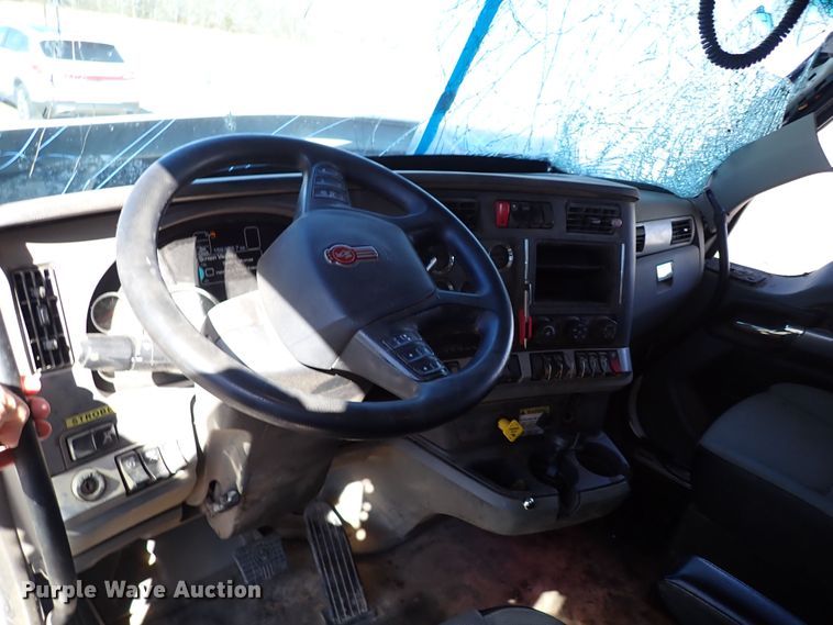 image for item IS9465 2020 Kenworth T880  dump truck