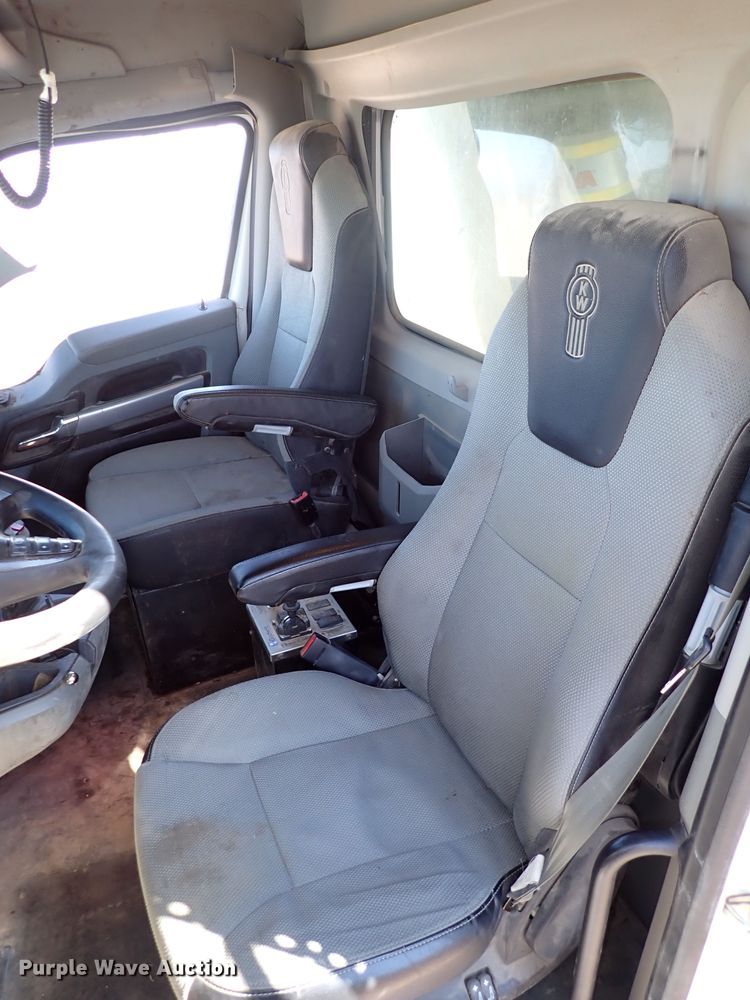 image for item IS9465 2020 Kenworth T880  dump truck