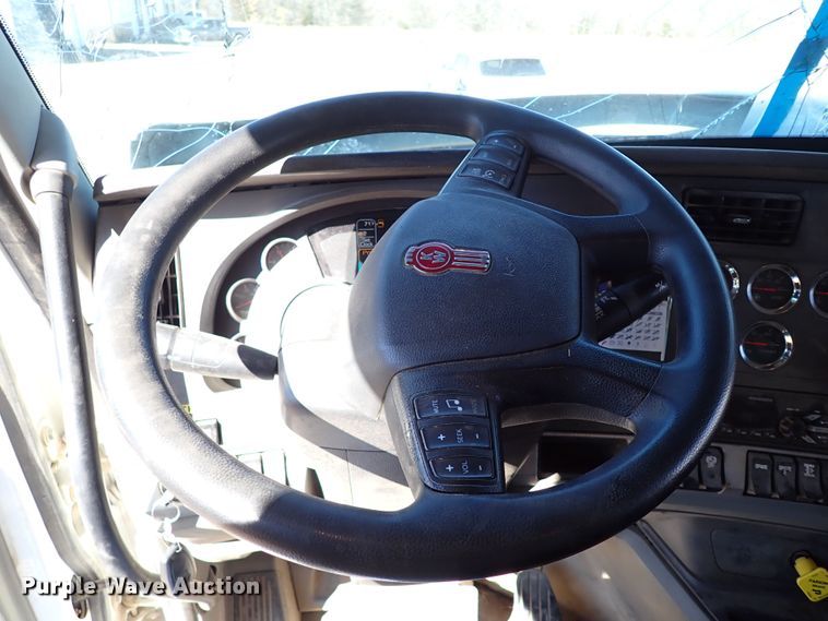 image for item IS9465 2020 Kenworth T880  dump truck