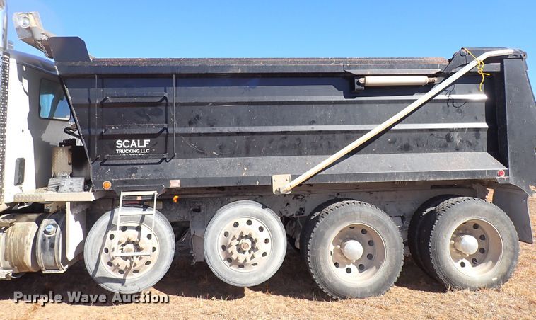 image for item IS9465 2020 Kenworth T880  dump truck