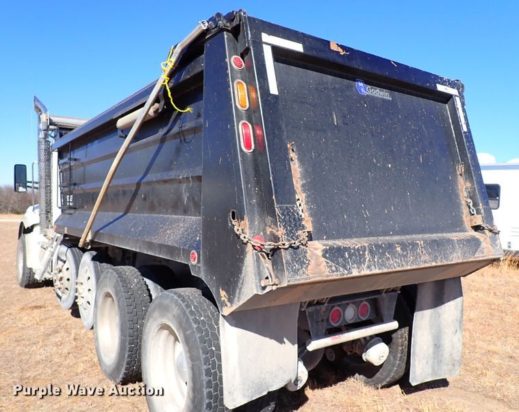image for item IS9465 2020 Kenworth T880  dump truck