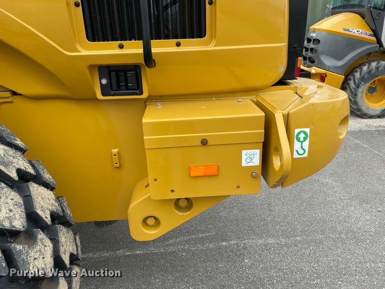 image for item JC9868 1999 Caterpillar 924G  wheel loader