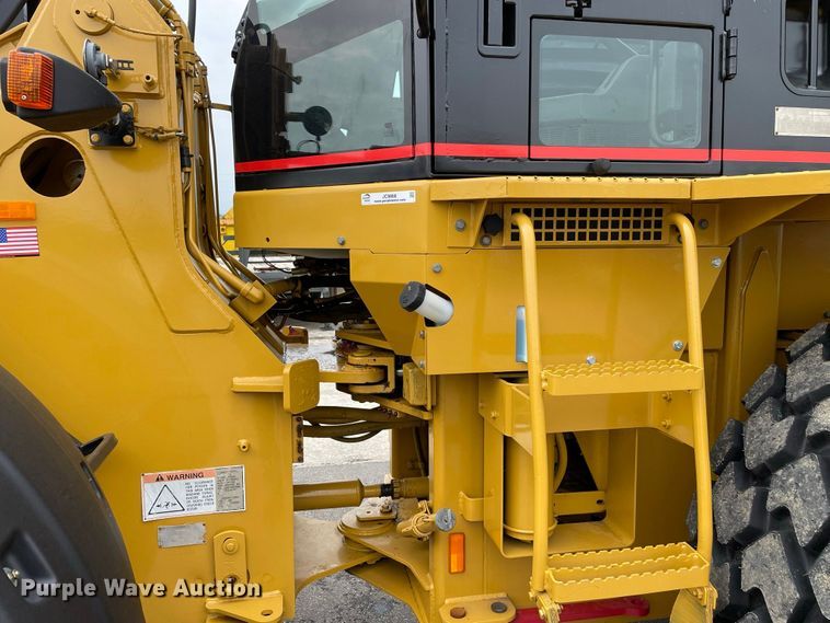 image for item JC9868 1999 Caterpillar 924G  wheel loader