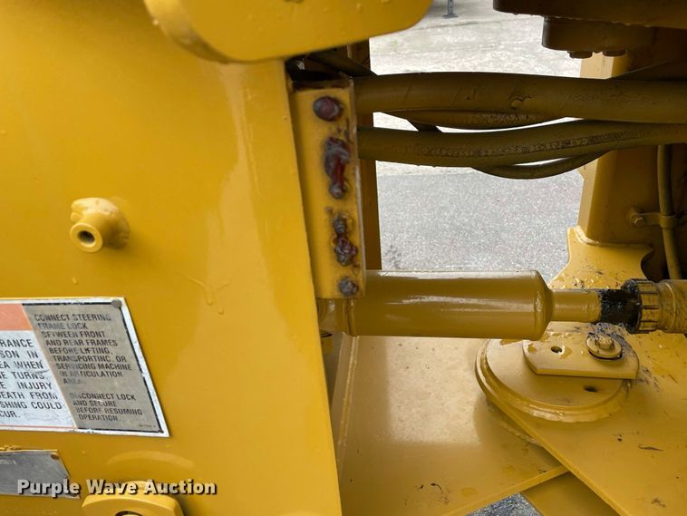 image for item JC9868 1999 Caterpillar 924G  wheel loader