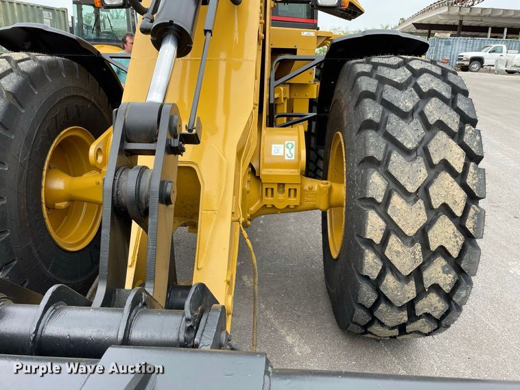 image for item JC9868 1999 Caterpillar 924G  wheel loader