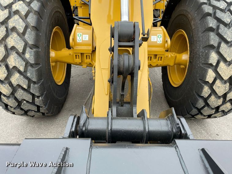 image for item JC9868 1999 Caterpillar 924G  wheel loader