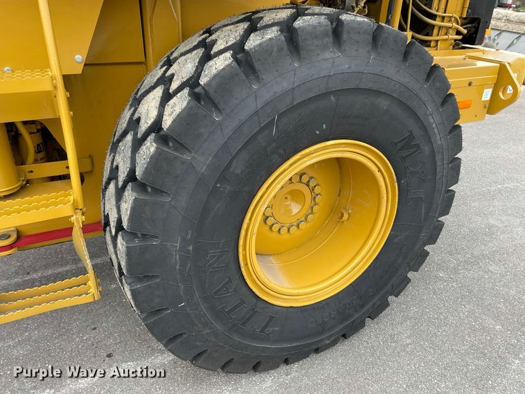 image for item JC9868 1999 Caterpillar 924G  wheel loader