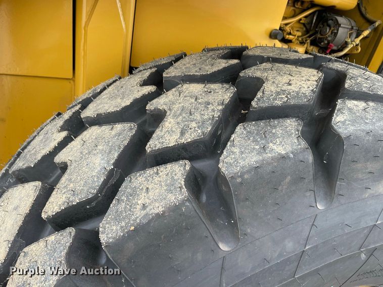 image for item JC9868 1999 Caterpillar 924G  wheel loader