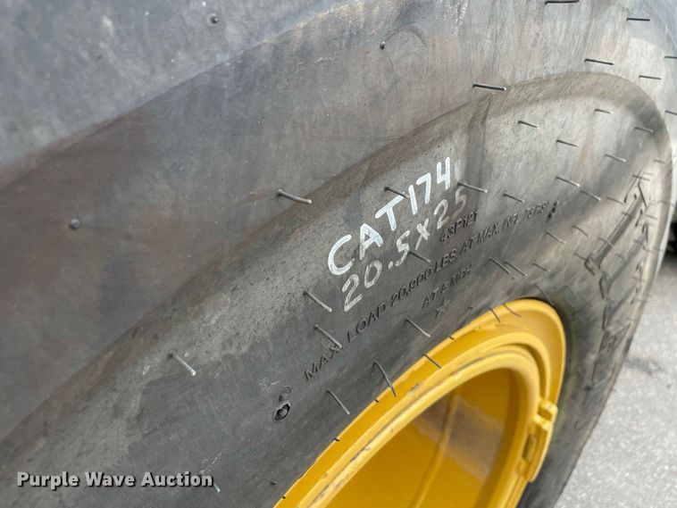 image for item JC9868 1999 Caterpillar 924G  wheel loader