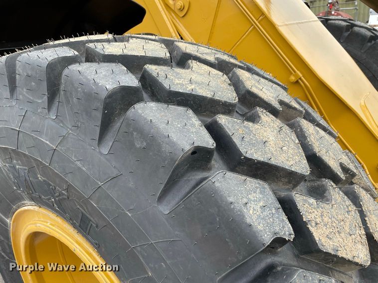 image for item JC9868 1999 Caterpillar 924G  wheel loader