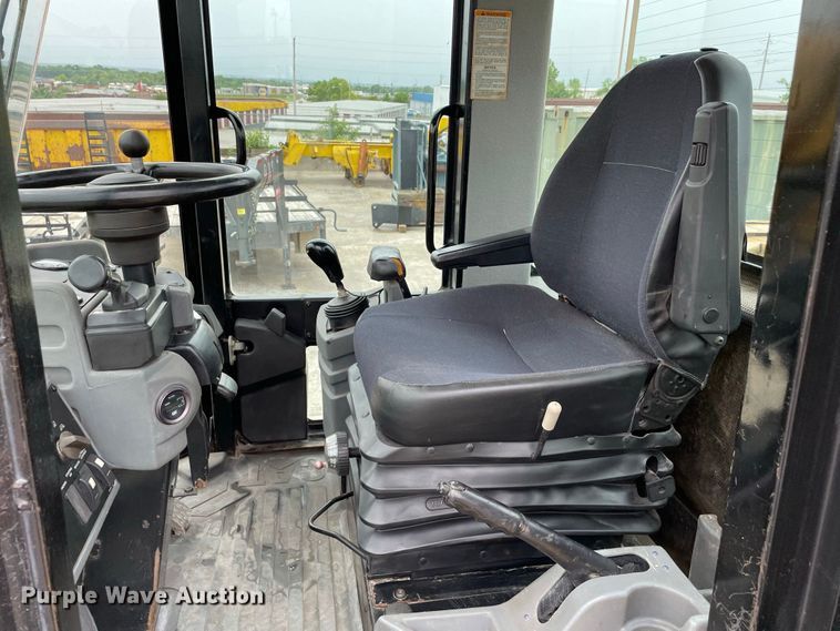 image for item JC9868 1999 Caterpillar 924G  wheel loader