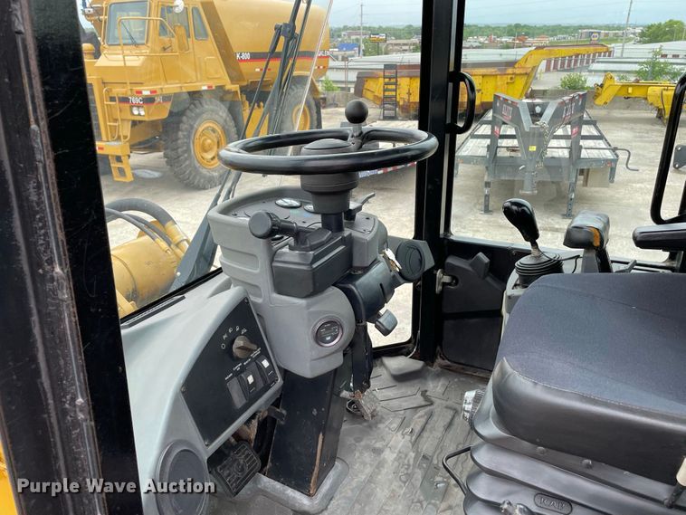 image for item JC9868 1999 Caterpillar 924G  wheel loader