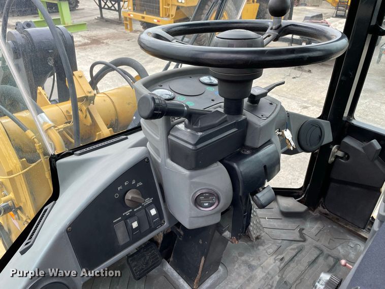 image for item JC9868 1999 Caterpillar 924G  wheel loader