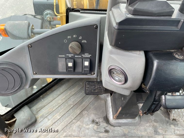 image for item JC9868 1999 Caterpillar 924G  wheel loader