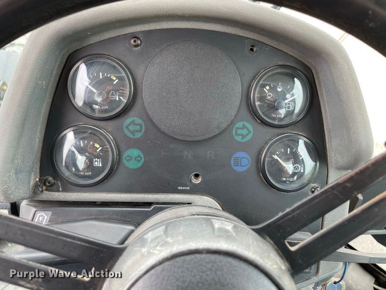 image for item JC9868 1999 Caterpillar 924G  wheel loader