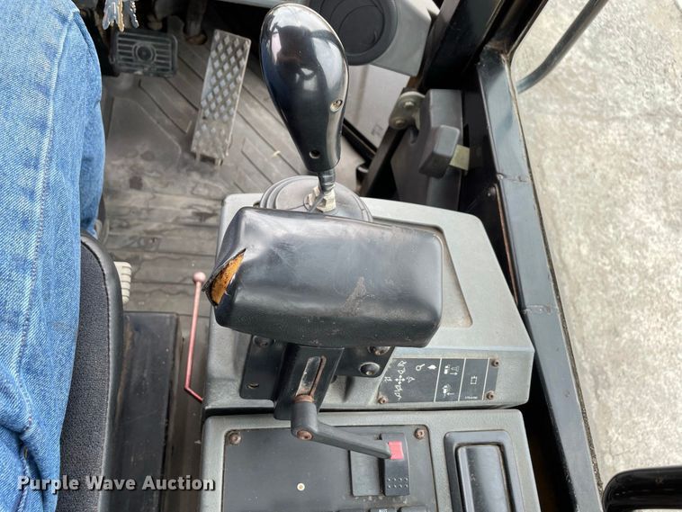 image for item JC9868 1999 Caterpillar 924G  wheel loader