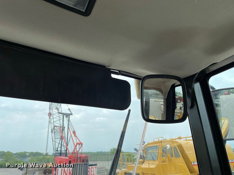 image for item JC9868 1999 Caterpillar 924G  wheel loader