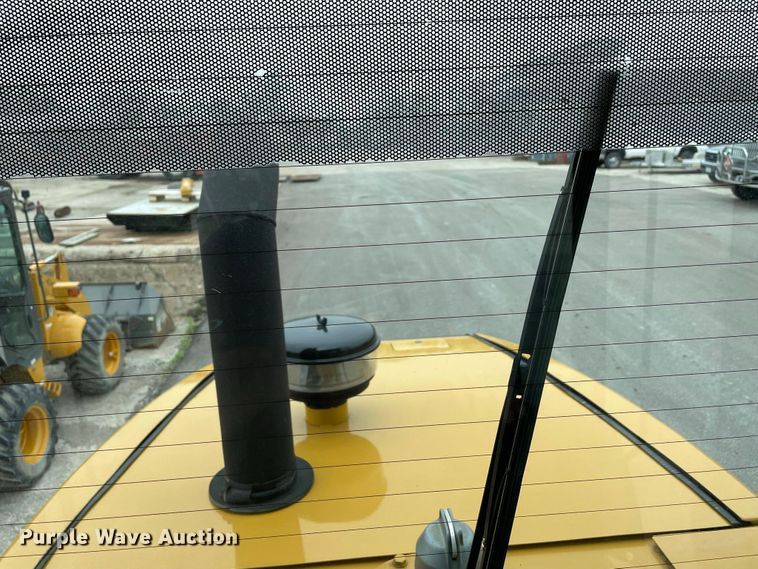 image for item JC9868 1999 Caterpillar 924G  wheel loader