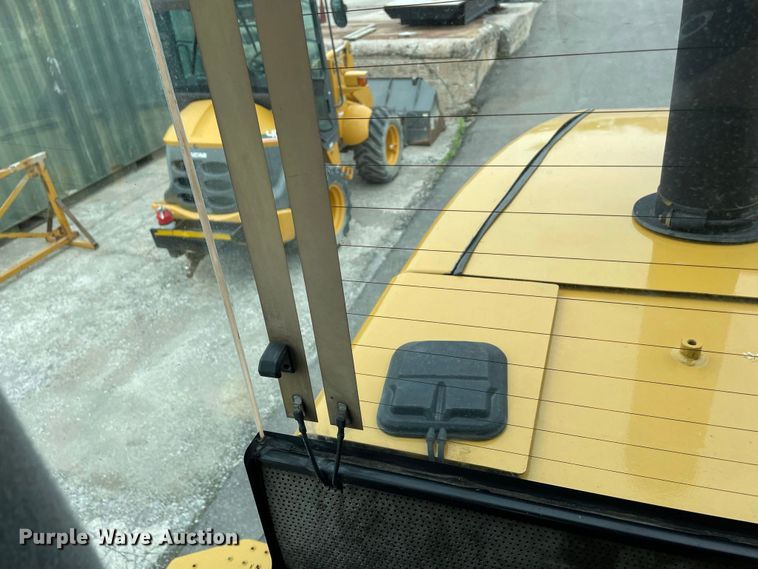 image for item JC9868 1999 Caterpillar 924G  wheel loader