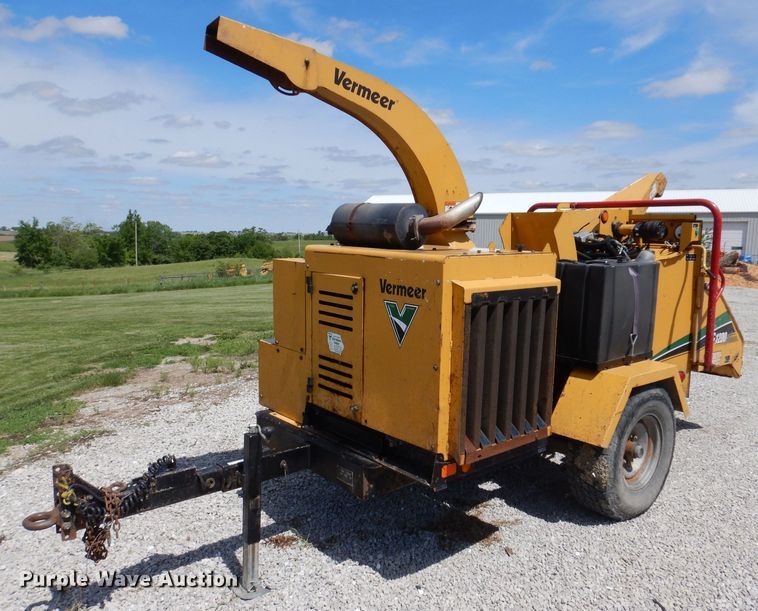 image for item JH9740 2010 Vermeer BC1200XL  wood chipper