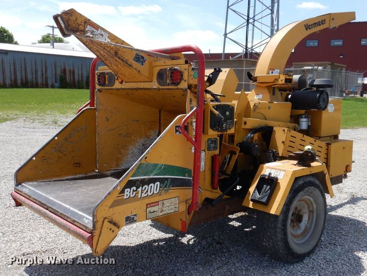 image for item JH9740 2010 Vermeer BC1200XL  wood chipper