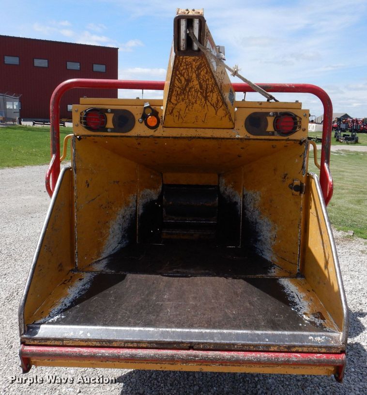 image for item JH9740 2010 Vermeer BC1200XL  wood chipper
