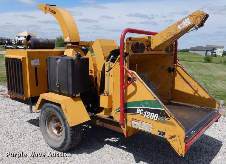 image for item JH9740 2010 Vermeer BC1200XL  wood chipper