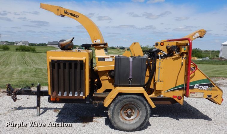 image for item JH9740 2010 Vermeer BC1200XL  wood chipper
