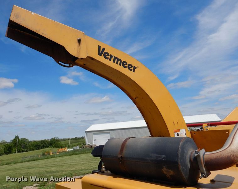 image for item JH9740 2010 Vermeer BC1200XL  wood chipper