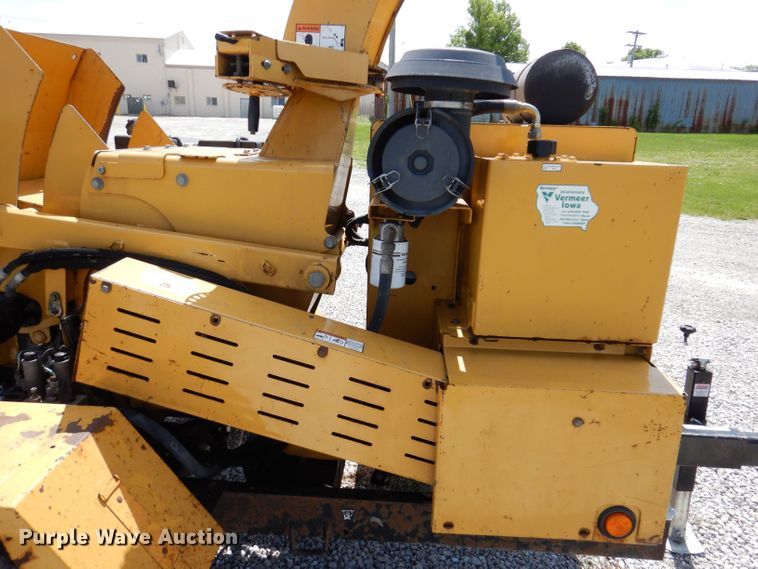 image for item JH9740 2010 Vermeer BC1200XL  wood chipper