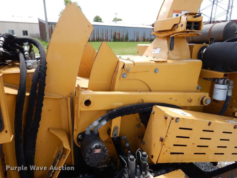 image for item JH9740 2010 Vermeer BC1200XL  wood chipper