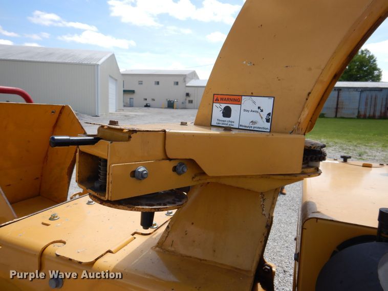 image for item JH9740 2010 Vermeer BC1200XL  wood chipper