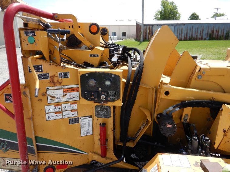 image for item JH9740 2010 Vermeer BC1200XL  wood chipper