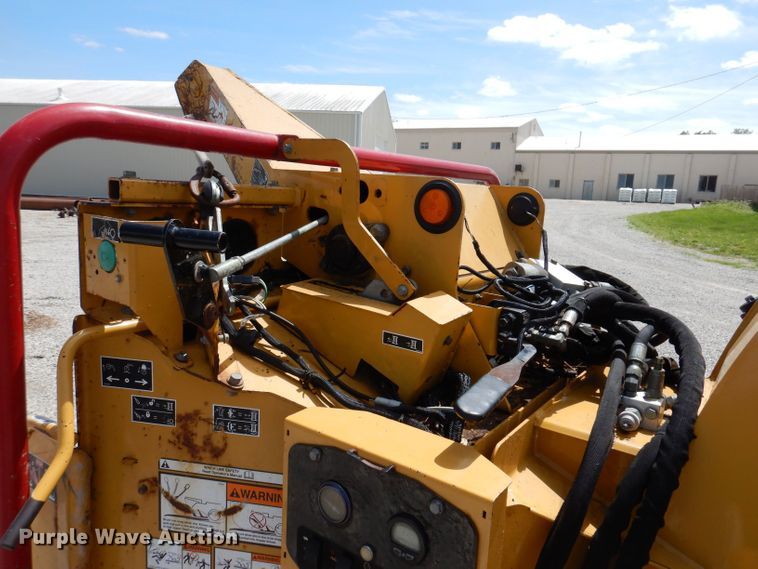 image for item JH9740 2010 Vermeer BC1200XL  wood chipper