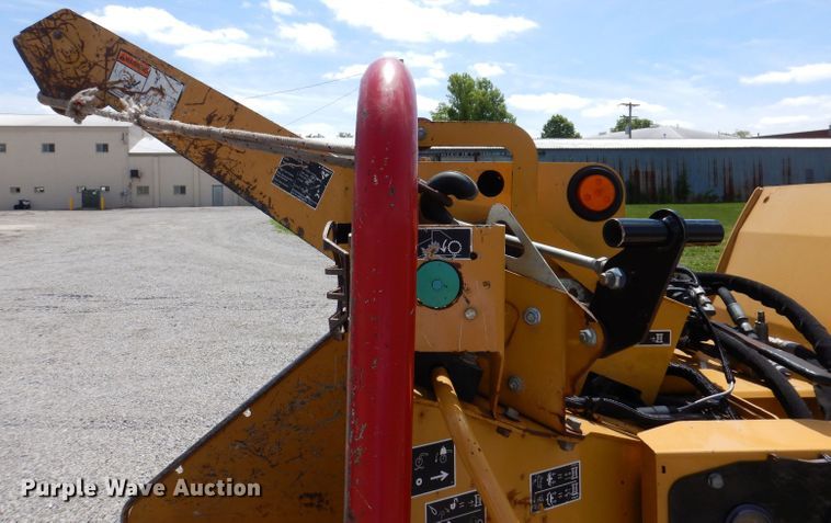 image for item JH9740 2010 Vermeer BC1200XL  wood chipper