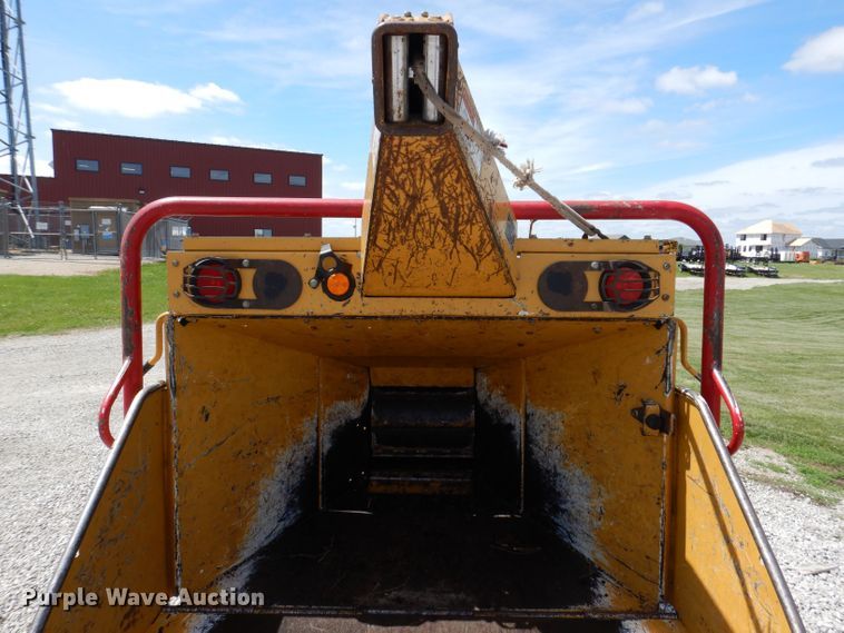 image for item JH9740 2010 Vermeer BC1200XL  wood chipper